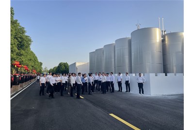 5月13日，各级领导亲临中国尊龙官方酒生产基地